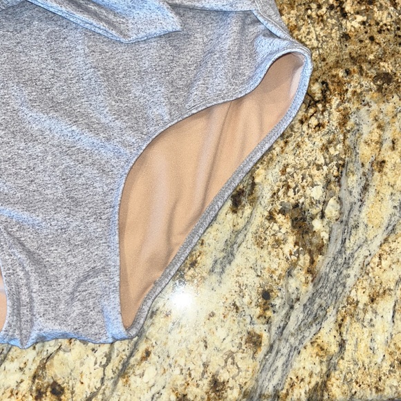 KORTNI JEANE womens size M swimsuit tie-up-front bottoms in gray. - Picture 3 of 10